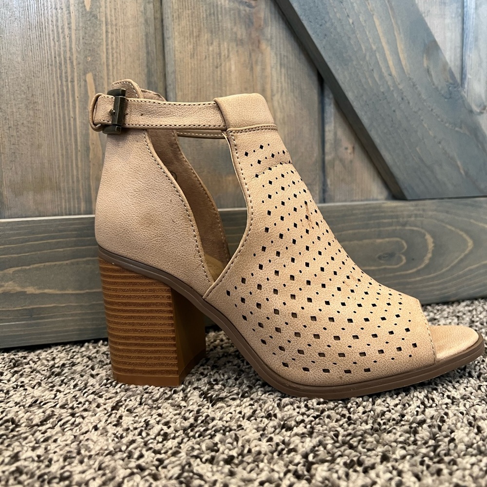 A Rider Girl Ankle Open Toe Shoe